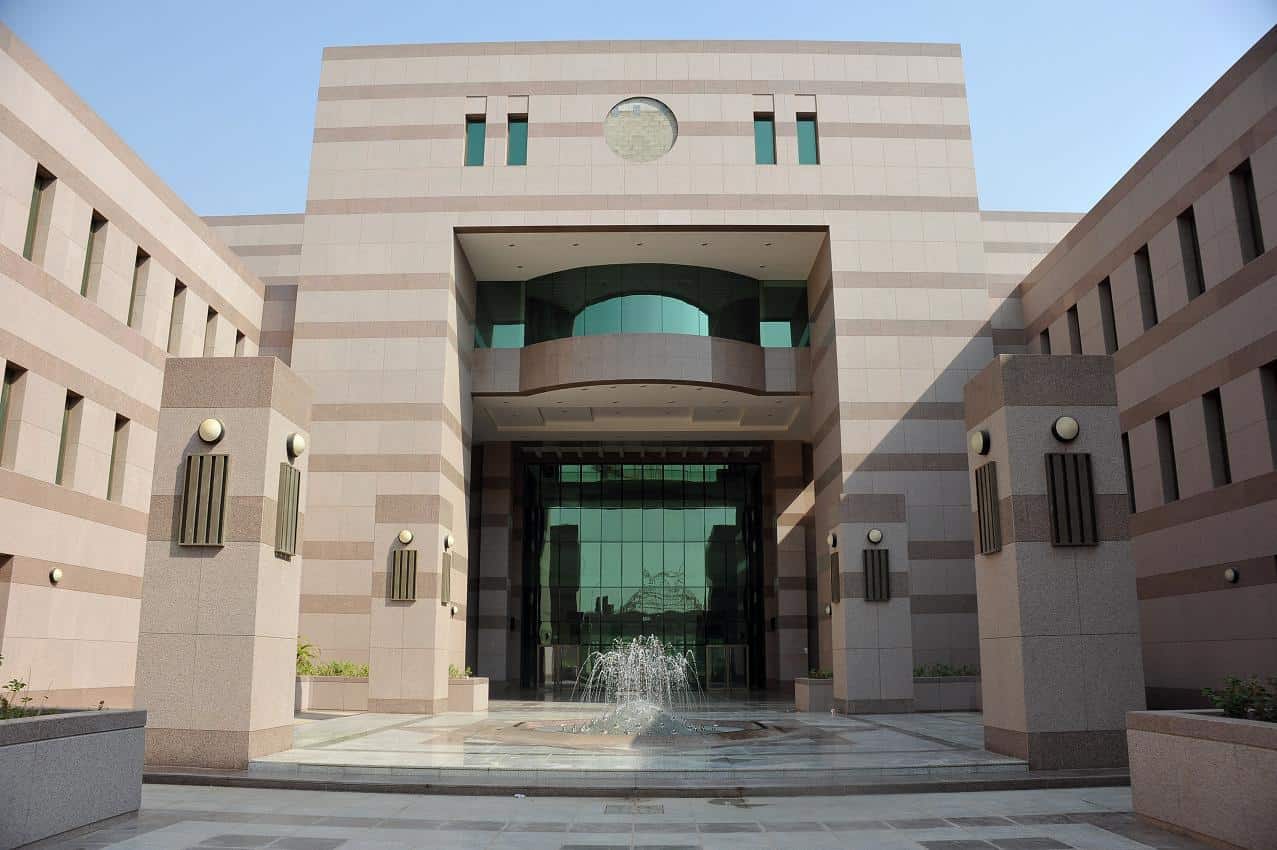 تخصصات جامعة الملك عبدالعزيز للبنات.. 5 كليات للأدبي و9 للعلمي