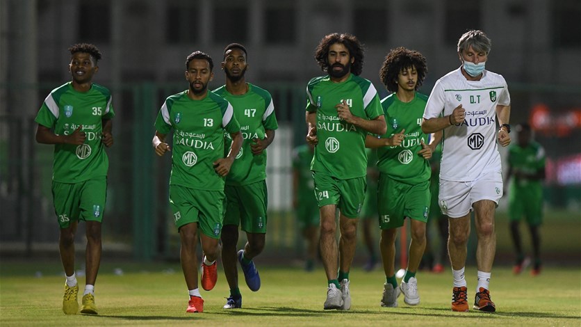 من هو مدرب نادي الأهلي السعودي؟
