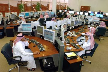 عدد ساعات الدوام الحكومي والخاص في السعودية 1443