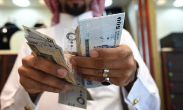 كم متوسط الرواتب الشهرية في السعودية؟