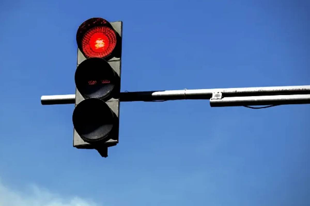 خطوات إلغاء مخالفة قطع الإشارة الحمراء في السعودية وكيفية الاستعلام أونلاين