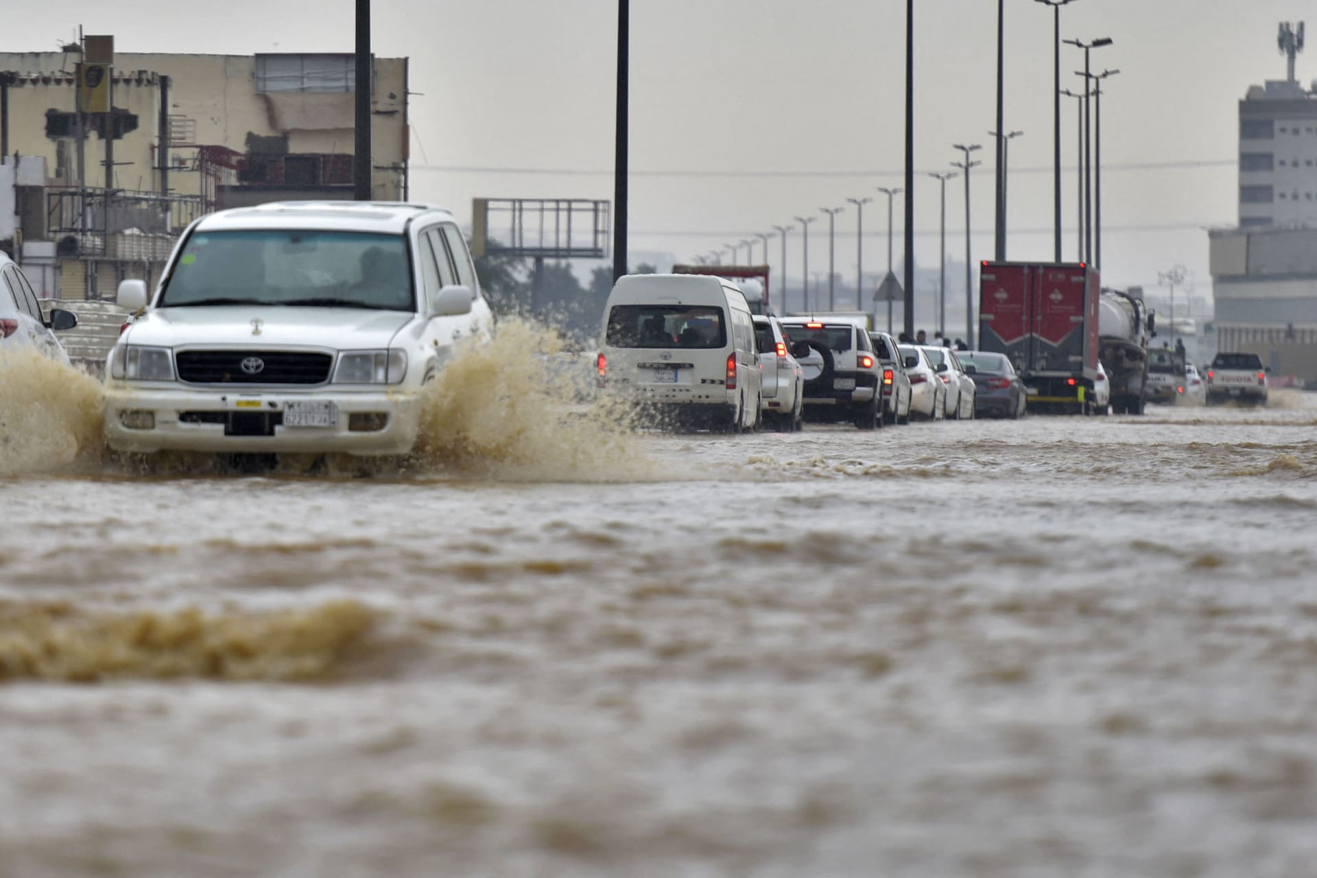 أمطار رعدية وسيول.. الأرصاد السعودية تصدر تنبيه بشأن الحالة الجوية بعدة مناطق بالمملكة اليومين المقبلين