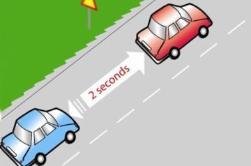 المرور تكشف عقوبة عدم ترك مسافة آمنة بين المركبات أثناء القيادة