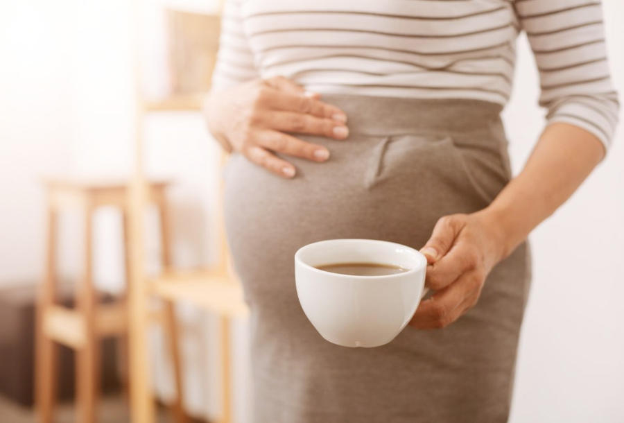 استشارية توضح تأثير الشاي والقهوة على المرأة الحامل