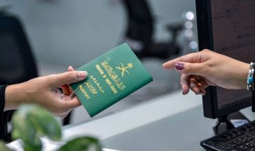 عبر منصة أبشر.. الجوازات تعلن إصدار وتجديد أكثر من 500 ألف جواز سفر إلكتروني