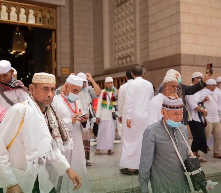 استعدادًا لتوزيعها على الزوار.. شؤون المسجد النبوي تعلن انتهائها من طباعة كتب في العقيدة