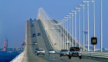 3 خطوات لعبور جسر الملك فهد عبر خدمة الرمز السريع