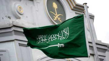 في ذكرى اليوم الوطني.. النيابة العامة تحذر من عقوبة إهانة العلم السعودي