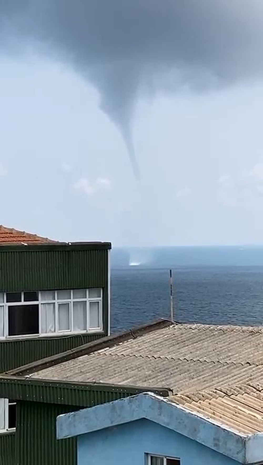 اندلع إعصار في اسطنبول! يمكن رؤيتها من شواطئ Karaburun و Yeniköy - 6