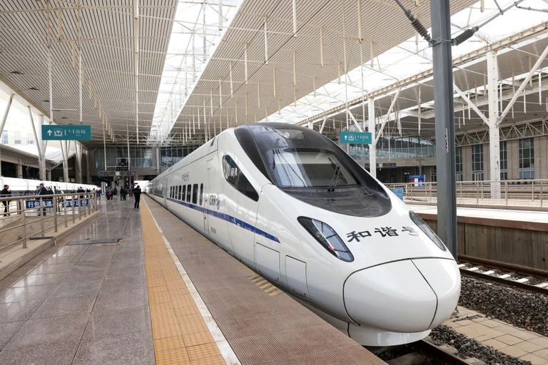 قطار Shanghai Maglev أسرع قطار في العالم