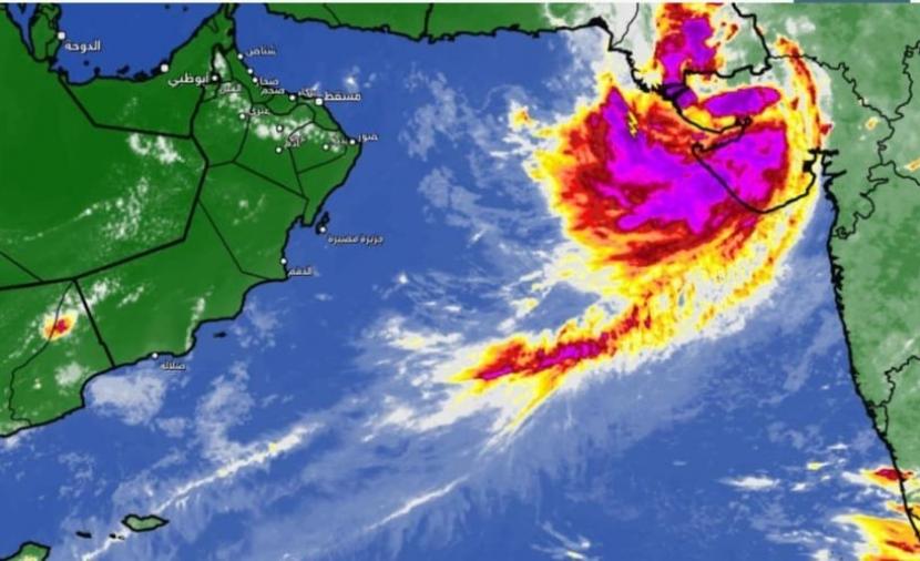 3 مسارات مختلفة.. جديد الحالة الجوية “المرتقبة” في طقس السلطنة.. عاجل