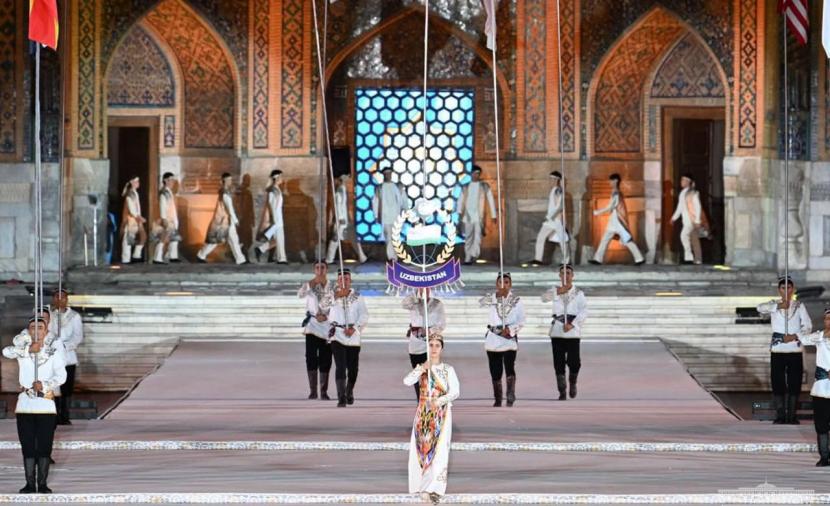 300 فنان يشكلون لوحة غنائية في “مهرجان شرق تارونالاري” الموسيقي بسمرقند