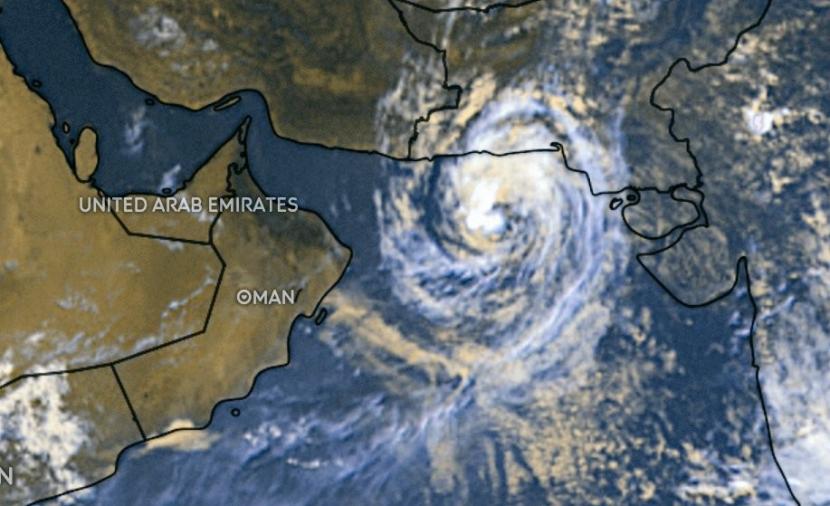 500 كم عن سواحل السلطنة.. آخر مستجدات الحالة المدارية في بحر العرب.. عاجل
