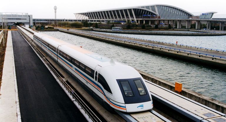 قطار Shanghai Maglev أسرع قطار في العالم