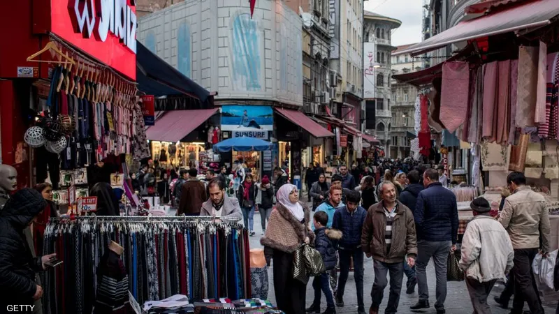 اعتقال مواطنة تركية بعد توجيهها إهانات لأردوغان في مقابلة شارع