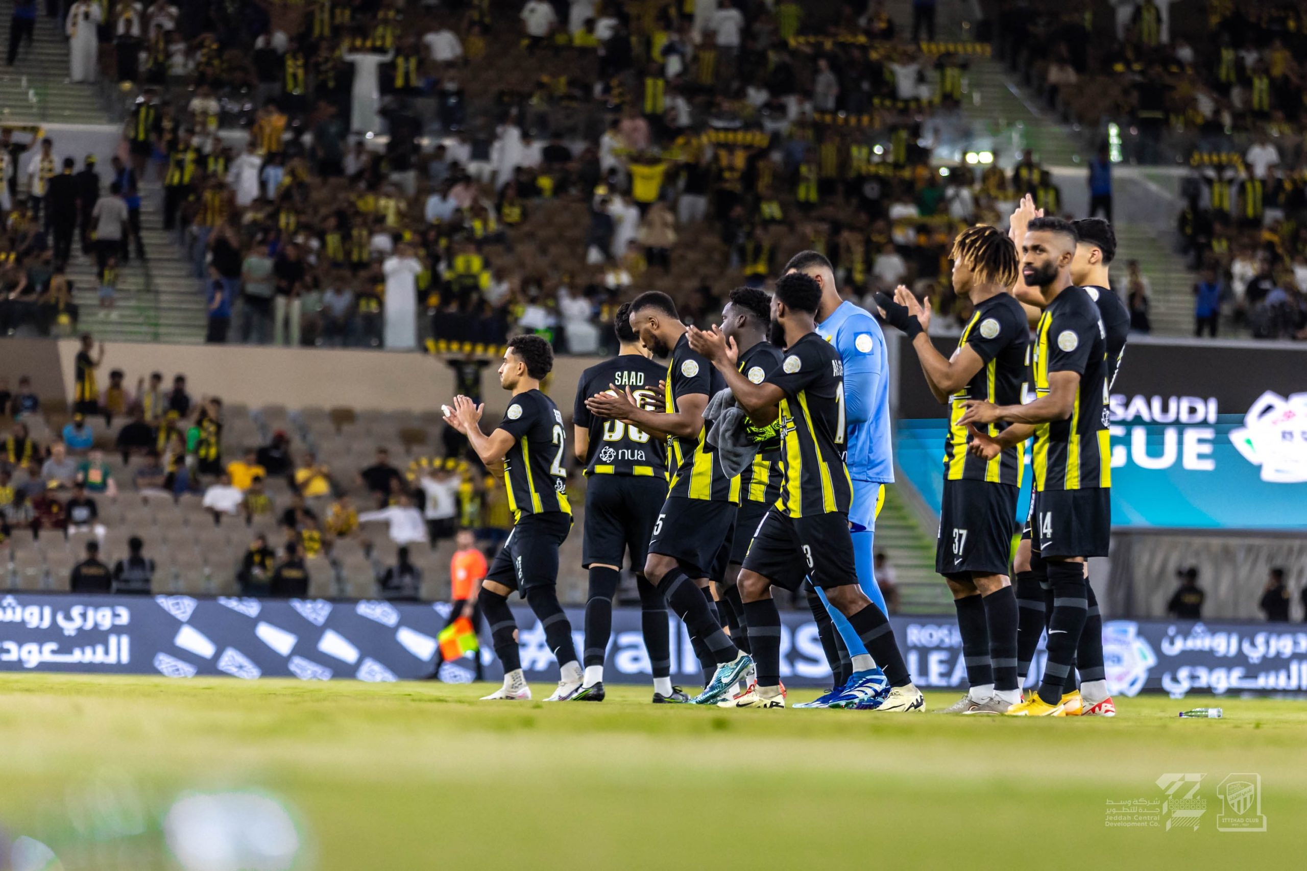 طاقم تحكيم فنزويللي لإدارة مباراة الاتحاد والأهلي في دوري روشن