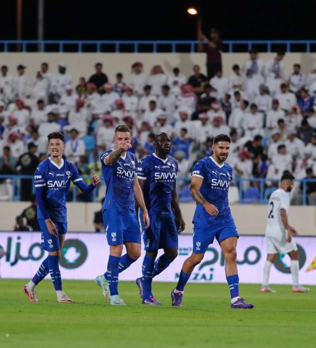 الهلال يستهل مشوار محافظته على لقب روشن بثلاثية في شباك الاخدود