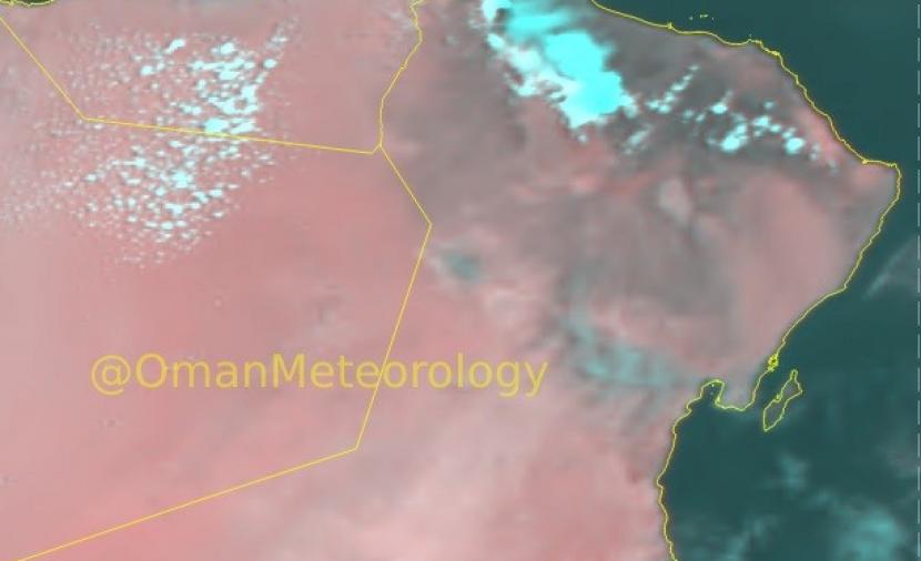 سحب ركامية وأمطار رعدية متفرقة على جبال الحجر