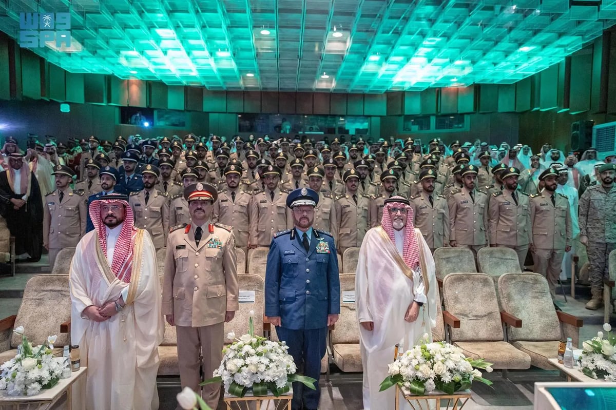 نيابة عن وزير الدفاع.. “الرويلي” يرعى حفل تخريج الدورة الـ 11 للتأهيل العسكري للأطباء الجامعيين