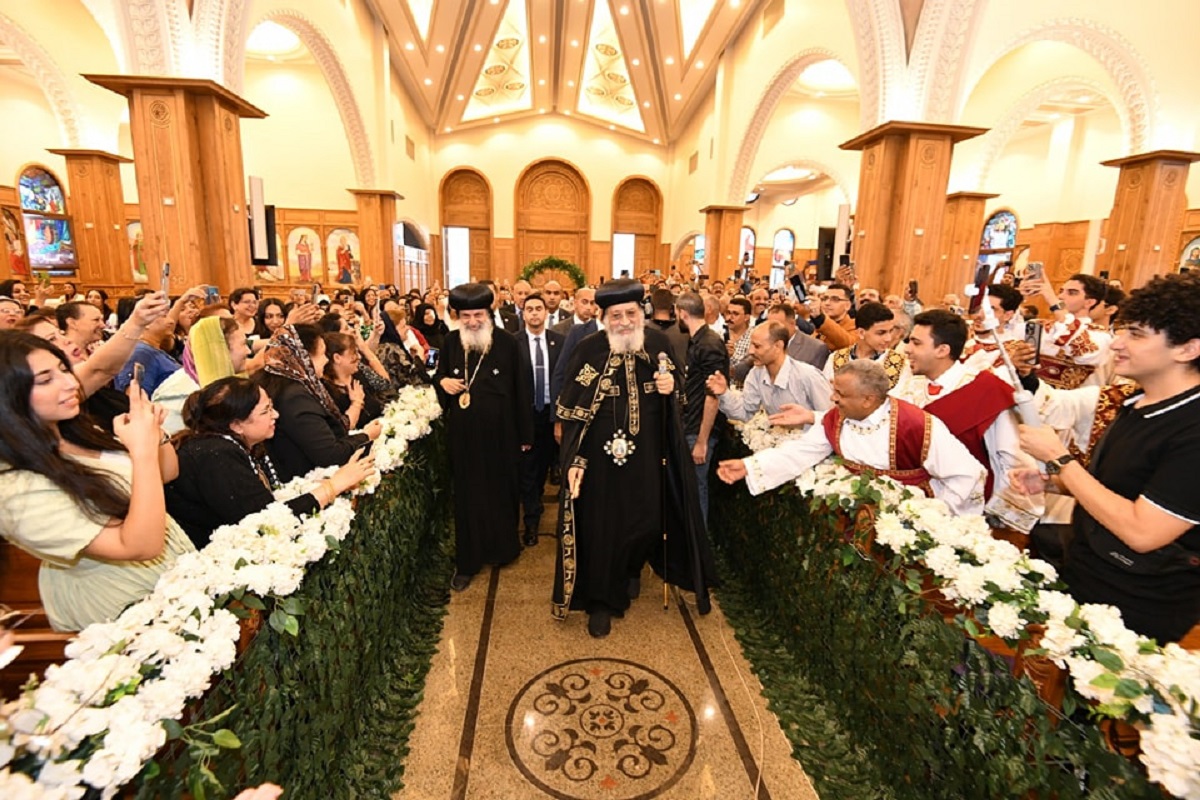 بالصور قداسة البابا تواضروس الثاني يدشن كنيسة القديسة رفقة وأولادها في الصالحية الجديدة