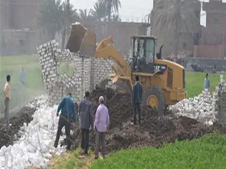  الاعتداء بالضرب على مسؤول كبير يقود حملة إزالة الاشغالات والمباني