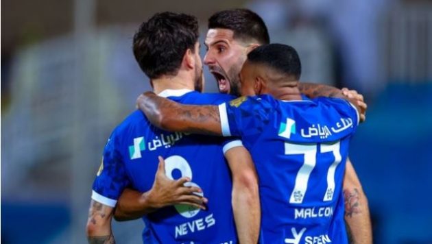 الهلال يُغرد في الصدارة برباعية في شباك الخلود