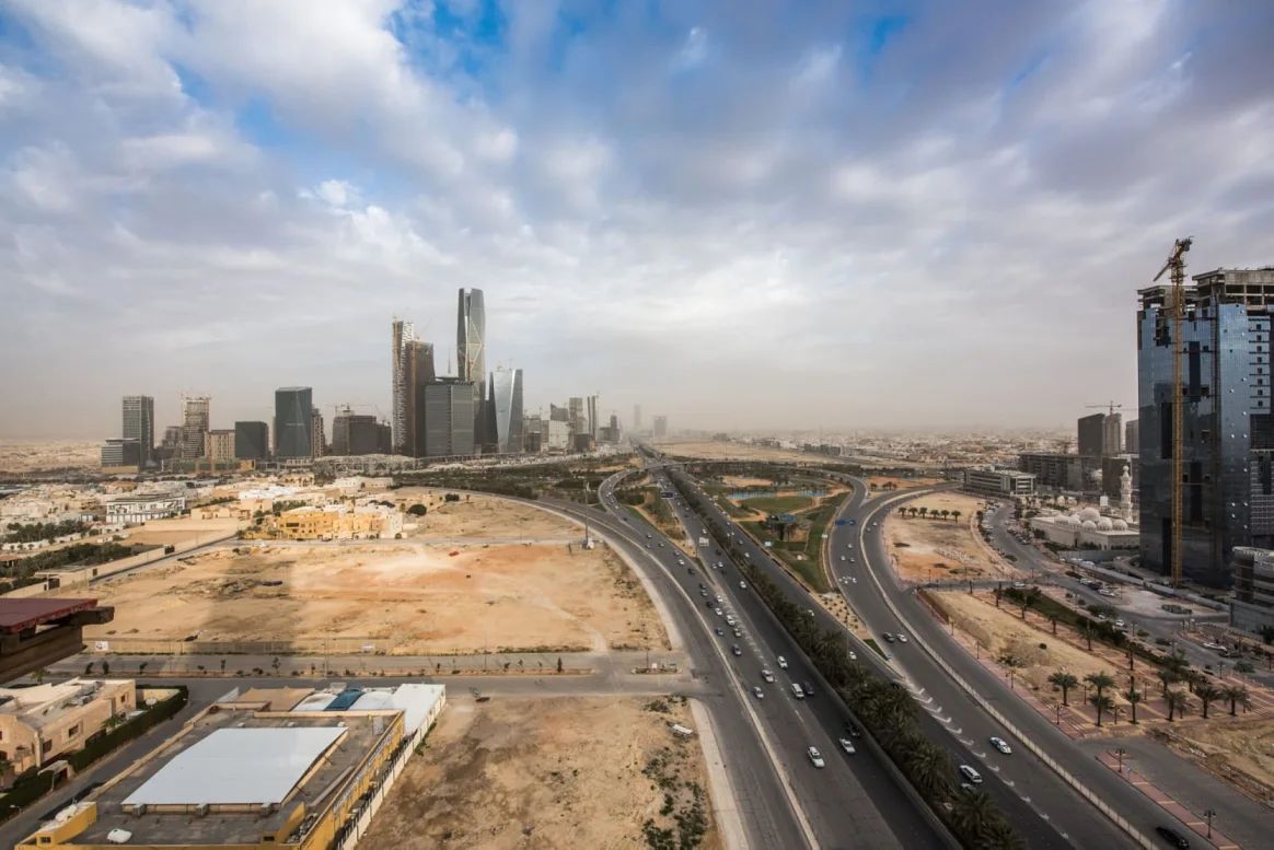 خبير عقاري لـ”الوئام”: رفع الإيقاف عن أراضي شمال الرياض سيغير خريطة الطلب العقاري