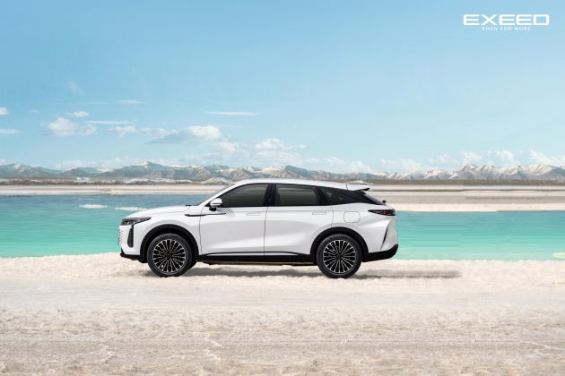 السيارة RX PHEV تذهل الجميع في ظهورها الأول