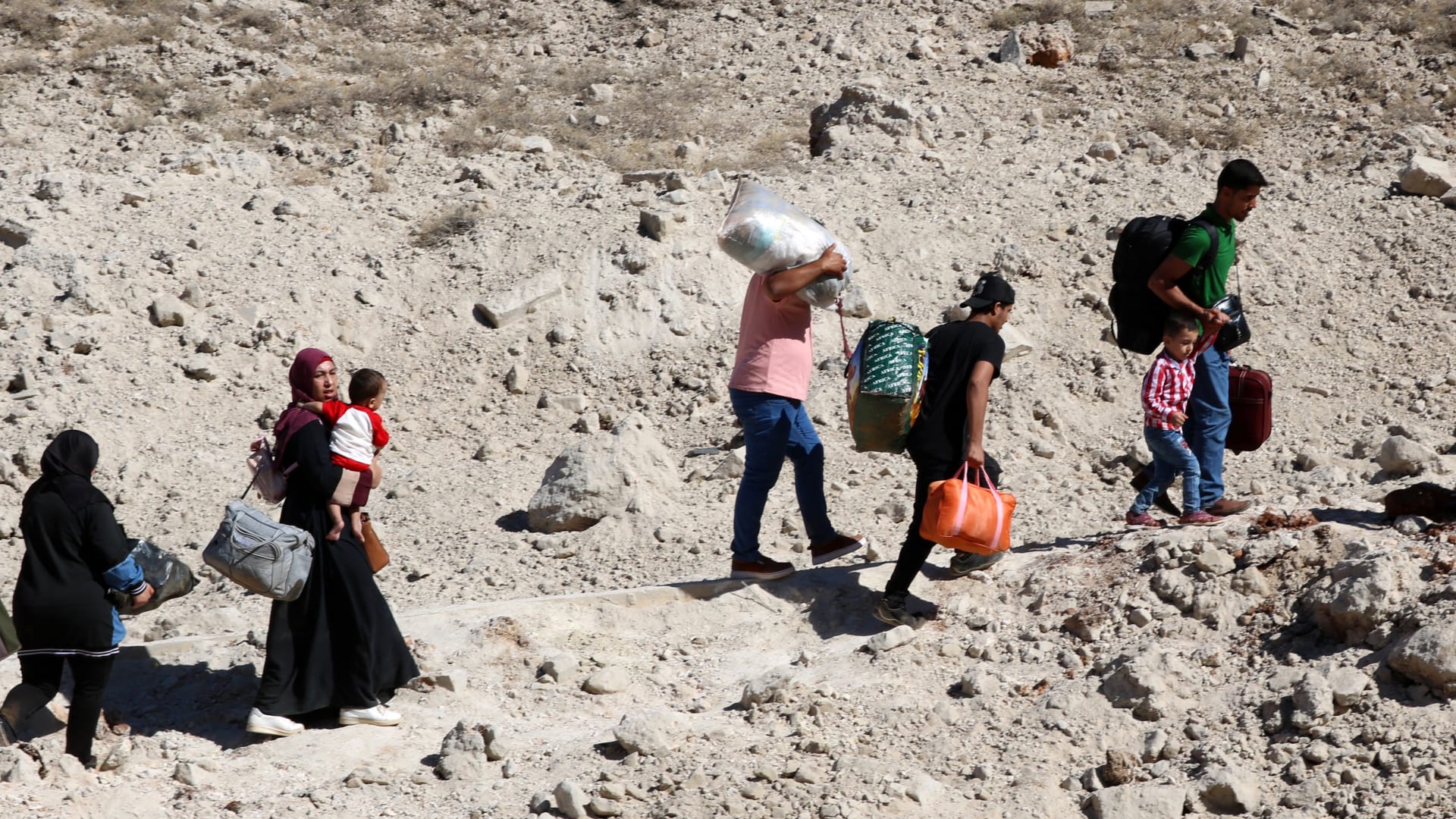 جيش الاحتلال الإسرائيلي يأمر بإخلاء 25 قرية جنوبي لبنان