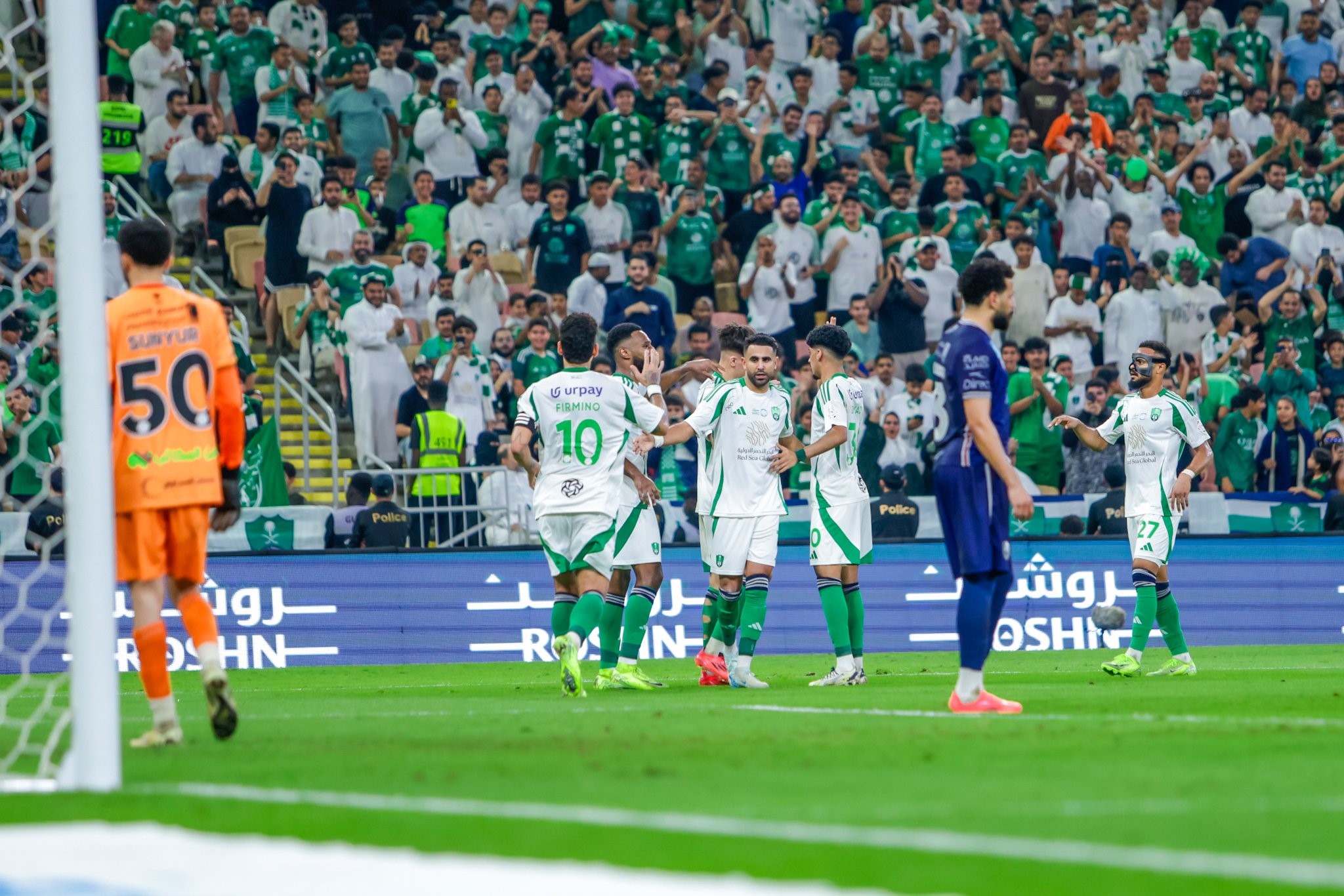 الأهلي ينهي عقدة الرائد في الدوري