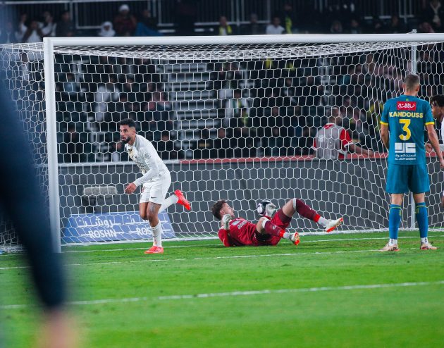 دوري روشن: الاتحاد يكسب العروبة بثنائية ويعتلي الصدارة مؤقتاً