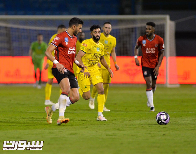 دوري روشن: الخليج يكتسح الرائد برباعية نظيفة