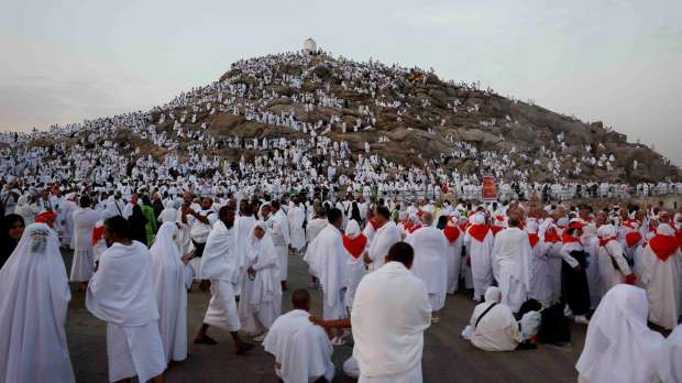 الفائز بقرعة الحج السياحي.. هل يمكنه التنازل لشخص آخر؟