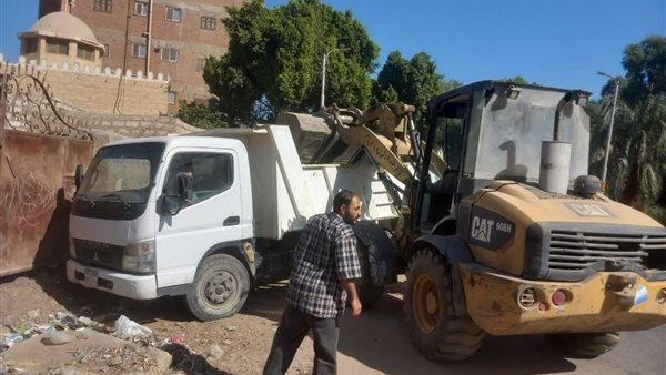 استمرار الحملات اليومية للنظافة ورفع 20 طنًا من المخلفات بقرى أبنوب