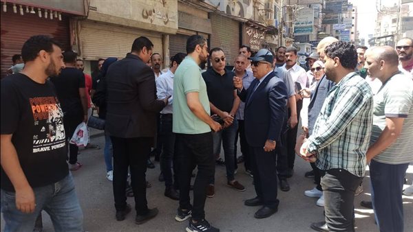 محافظ الدقهلية ومدير الأمن يصلان موقع العقار المنهار أثناء تنفيذ قرار إزالة|صور
