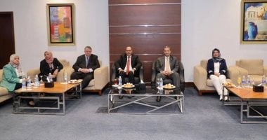 وزير العمل ومحافظ دمياط يرأسان ندوة حول قانون العمل الجديد