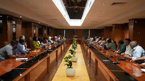 إعادة توزيع الكوادر الهندسية لدعم المشروعات التنموية وسد العجز بالإدارات