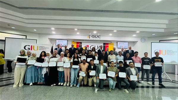 الألمانية بالقاهرة والدولية يقدمان 69 منحة لأوائل محافظات مصر