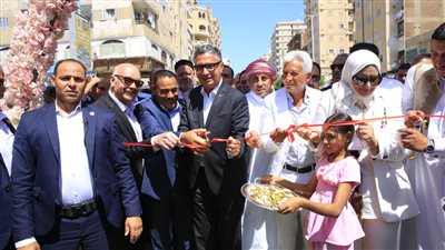 افتتاح مشروعات لتيسير الخدمات على المواطنين