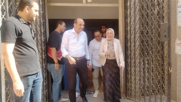 نائب رئيس جامعة بنها تتفقد الكشف الطبي للطلاب الجدد
