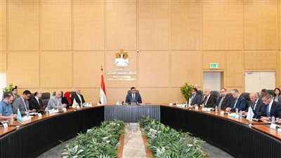 وزير الإسكان يتابع موقف تنفيذ منطقة الأعمال المركزية بالعاصمة الإدارية الجديدة وأبراج وبحيرات «داون تاون»