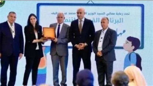 وزير التربية والتعليم يكرم قيادات تعليم الإسماعيلية على تميزهم