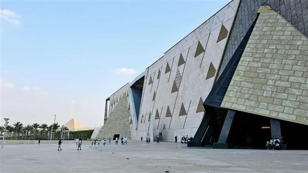 الجامعة الأمريكية بالقاهرة ترحّب بطلابها وأعضاء هيئة التدريس الجدد