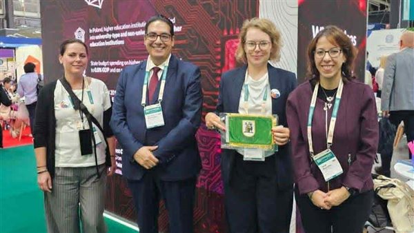 رئيس جامعة القاهرة يبحث فرص التعاون مع الجامعات الأجنبية في البرامج واستقطاب الطلاب الوافدين