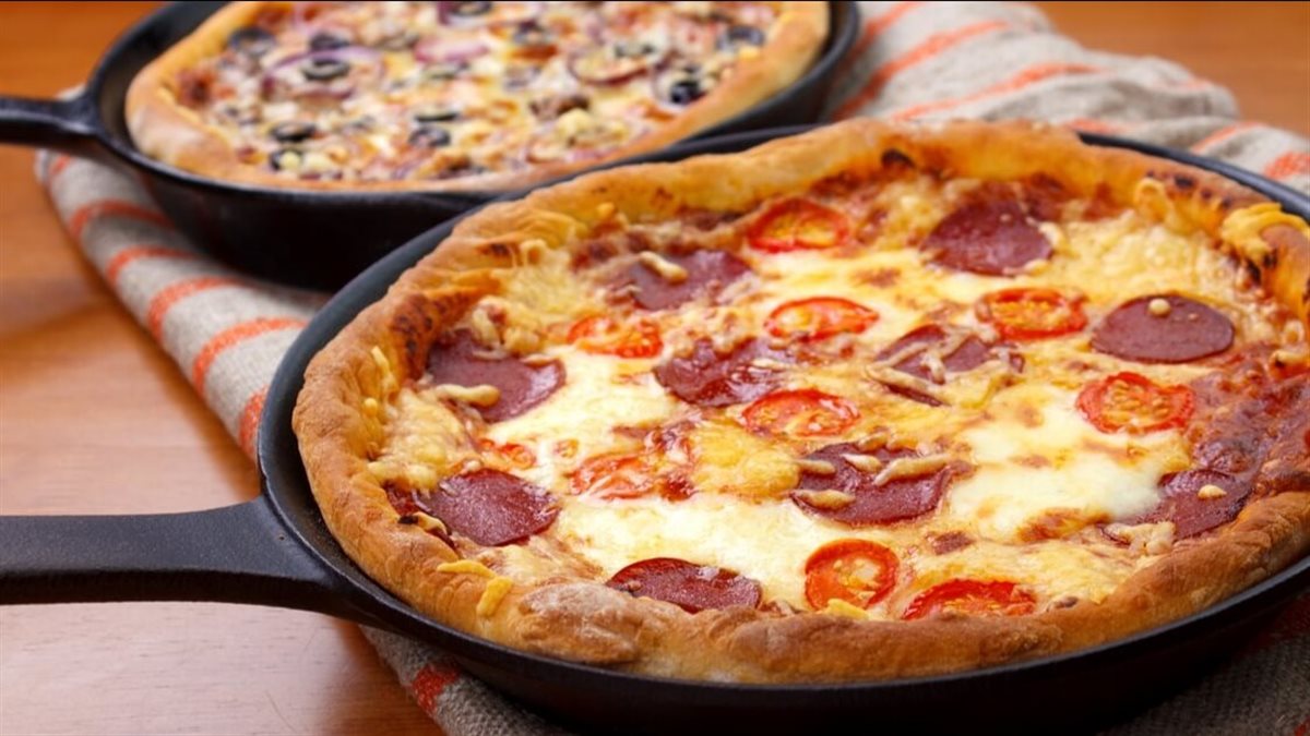 البيتزا السائلة.. أسرع وصفة بدون فرن ولا عجن في 10 دقائق