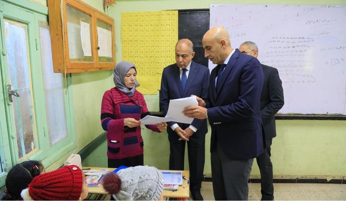 محافظ المنيا يوجه بتجهيز المدارس وتطبيق خطط خفض الكثافات الطلابية