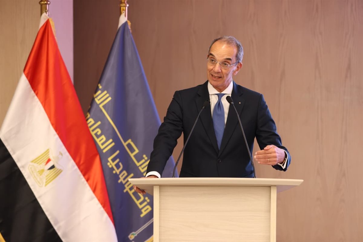عمرو طلعت وزير الاتصالات وتكنولوجيا المعلومات