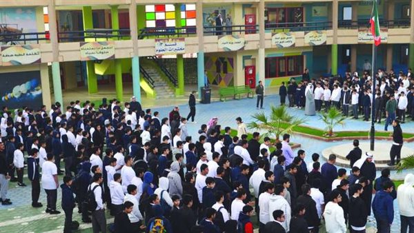 أولياء الأمور يشكرون وكيل وزارة التربية والتعليم على رسم البسمة على وجوه أبنائهم قبل بداية العام الدراسي