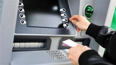 ماذا تفعل إذا ابتلعت ماكينة الـATM بطاقة الفيزا؟ أسباب وخطوات استرجاعها.
