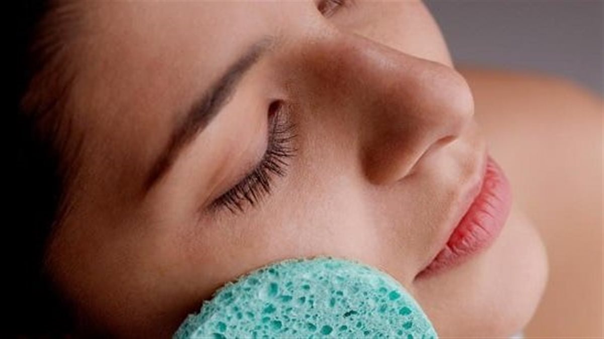 وصفات طبيعية لبشرة صافية.. تخلصي من الجلد الميت والرؤوس البيضاء بسهولة